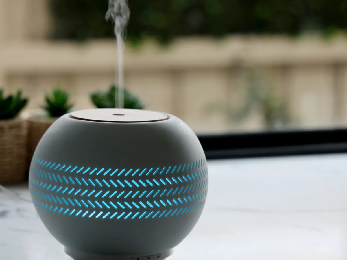 GestureHome — ilustrasi Hand gesture recognition · kontrol smart home tanpa sentuh