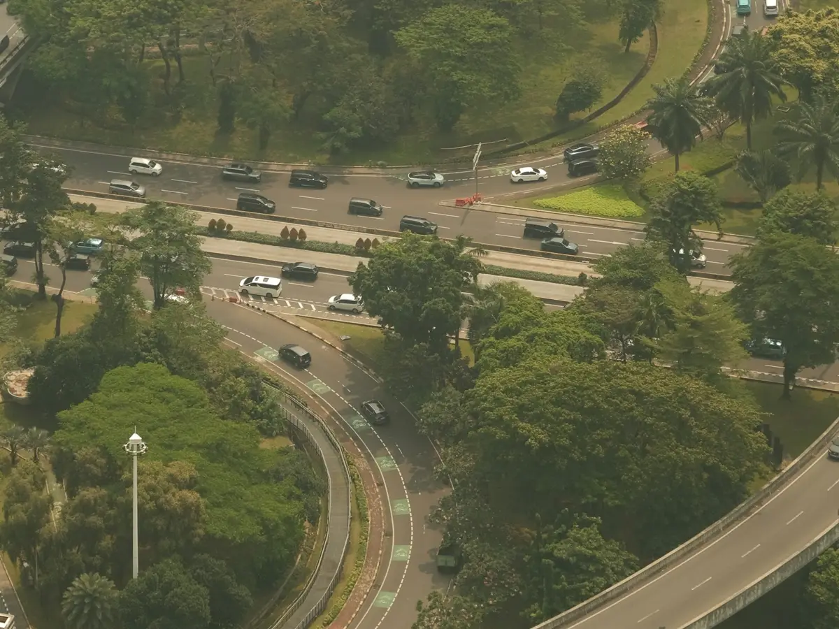 TrafficSense — ilustrasi Vehicle counting · penghitung kendaraan AI